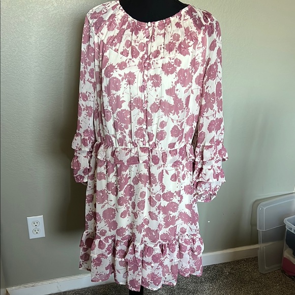 Simply Vera Vera Wang Dresses & Skirts - Simply Vera Floral Pink and White Dress